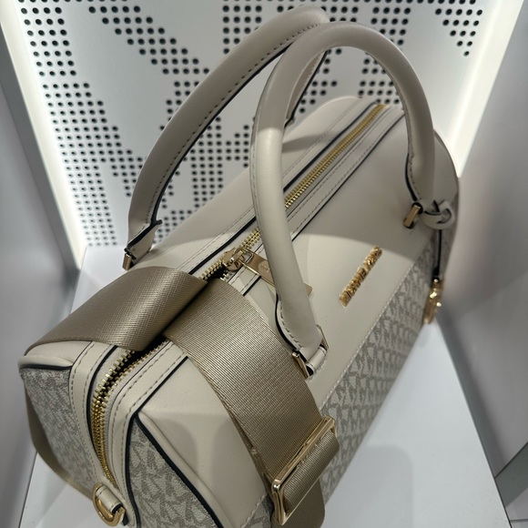 MICHAEL KORS TRAVEL MEDIUM DUFFEL SATCHEL / CROSSBODY BAG LIGHT CREAM MULTI - Picture 8 of 14